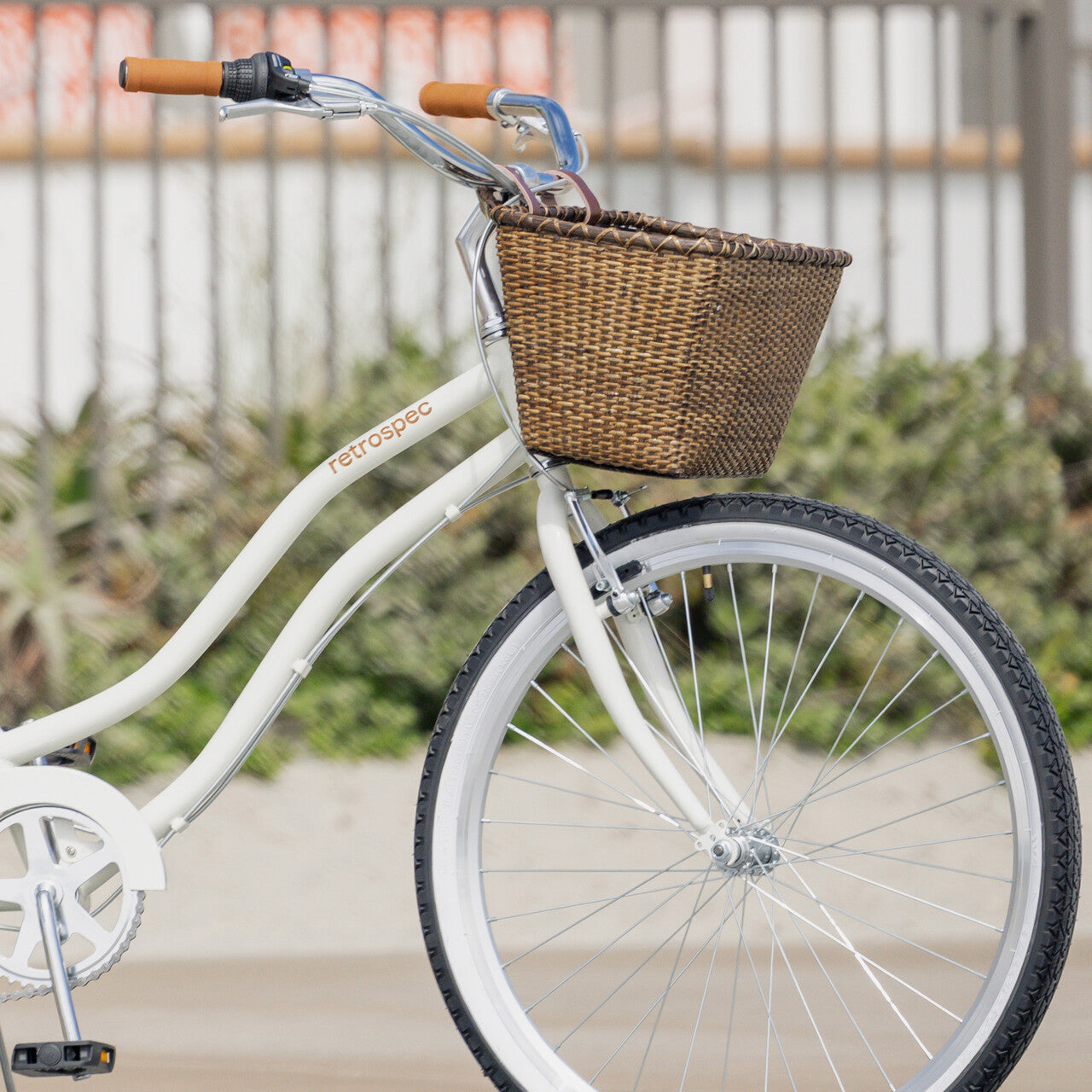Toto Handwoven Cane Bike Basket | Retrospec