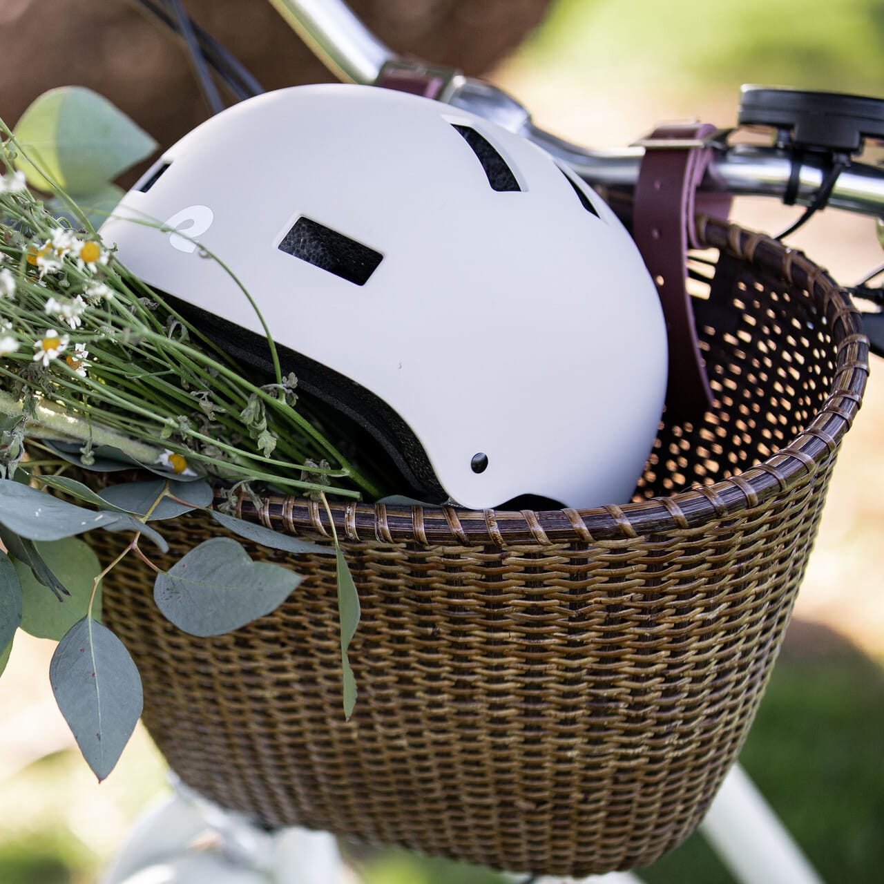 Dreamcatcher Handwoven Cane Bike Basket | Retrospec